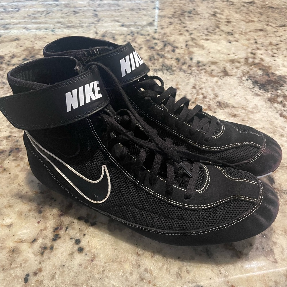Wrestlers 🤼 Nike Black High-Top Athletic Shoes